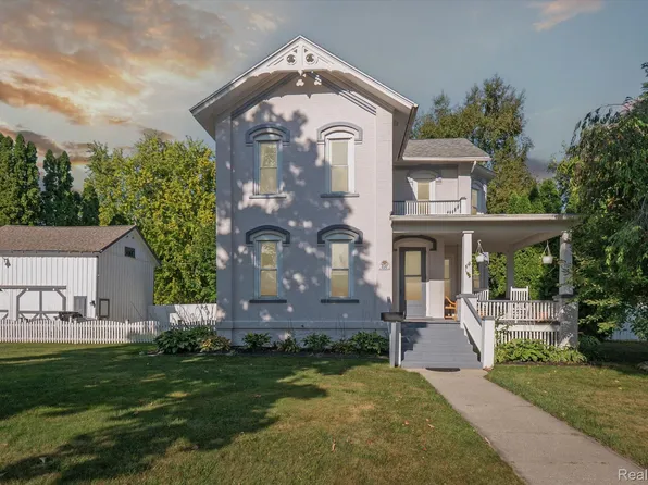 232 W Sherman St, Caro, MI 48723