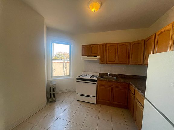 2nd image of 23-84 26th St #3
