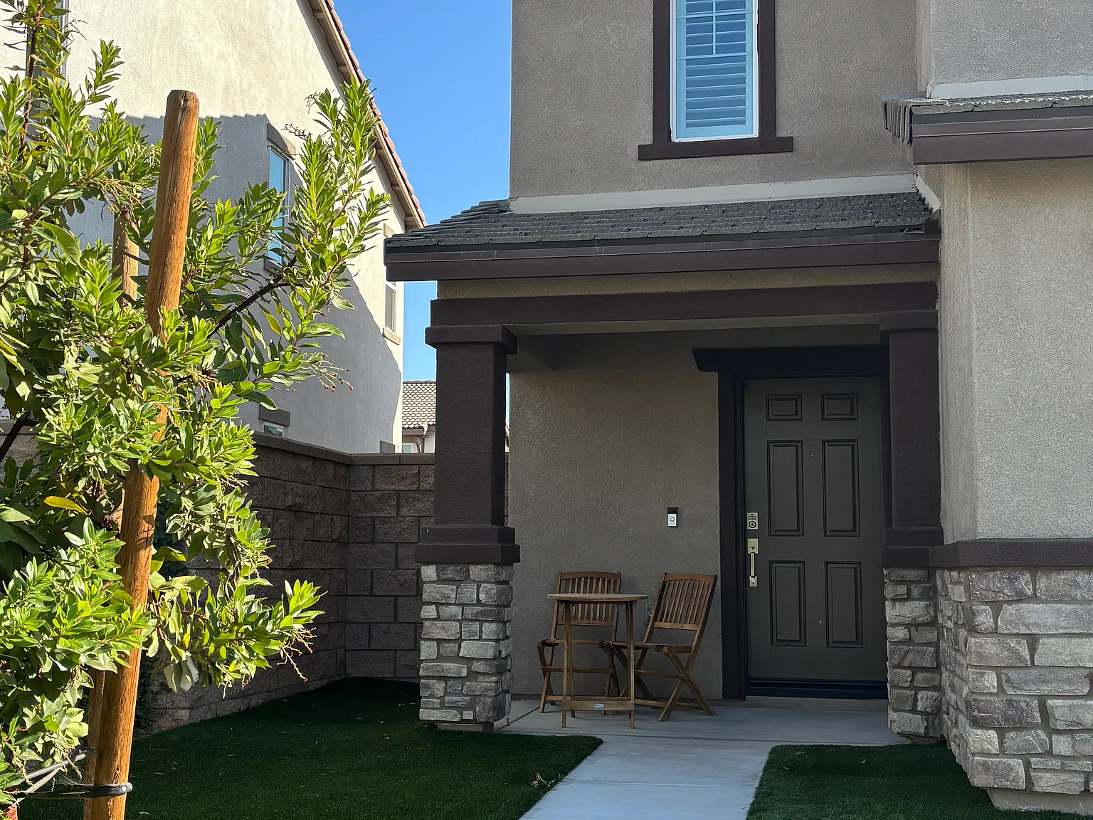 4 bed, 1893 sqft, $3,650 — Photo 2