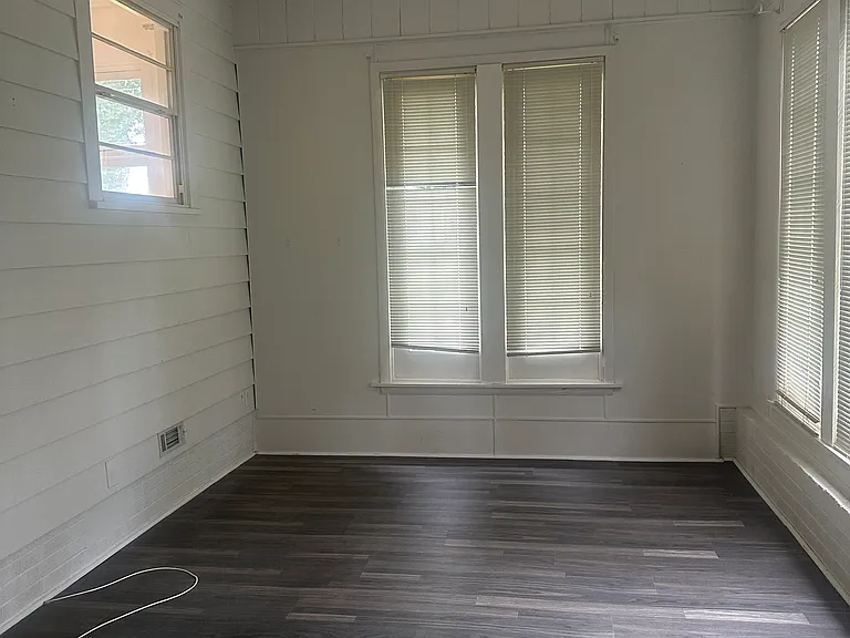 303 Kansas Ave — Photo 10
