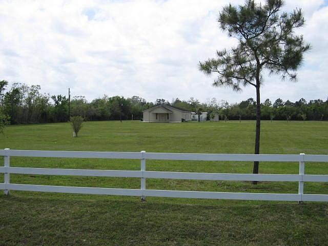 2nd image of 6808 Fm 646 Rd S