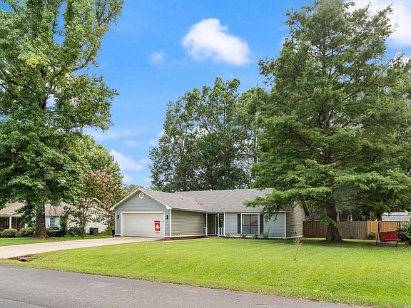 3rd image of 35 Ridgeway Dr