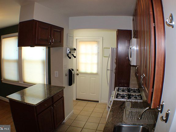 4th image of 529 E Nelson Ave