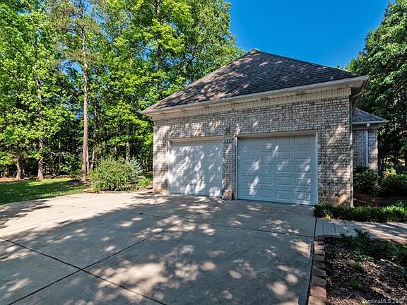 5th image of 2222 E Providence Dr