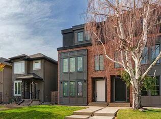 2015 E 34th St SW, Calgary, AB T3E 2V9