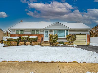 51 Kalda Lane, Plainview, NY, 11803