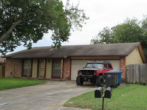 2nd image of 2943 Lakebriar St
