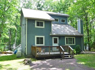 233 Powderhorn Rd, Henryville, PA 18332