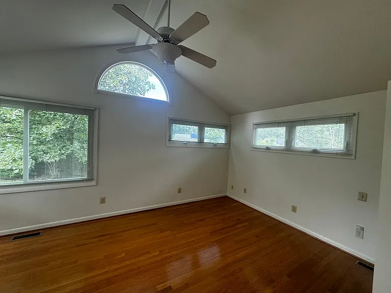 2508 Saint John Pl — Photo 29