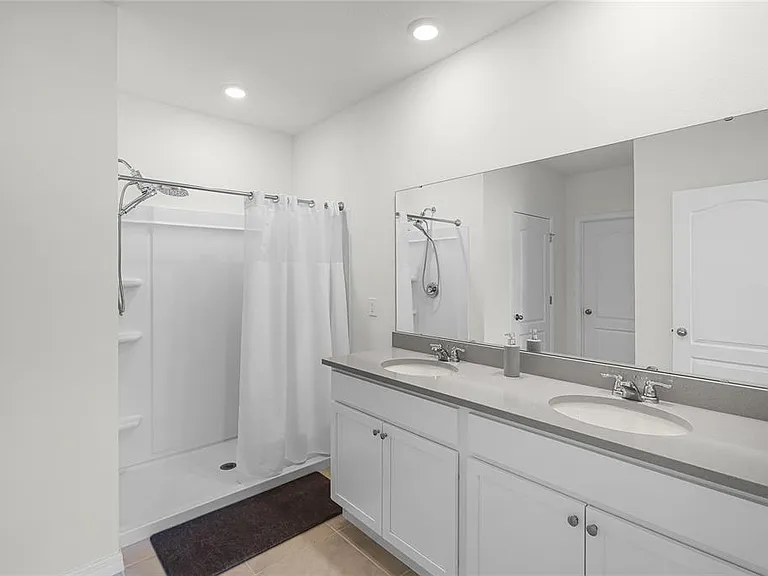 1340 Daisy Field Dr — Photo 17