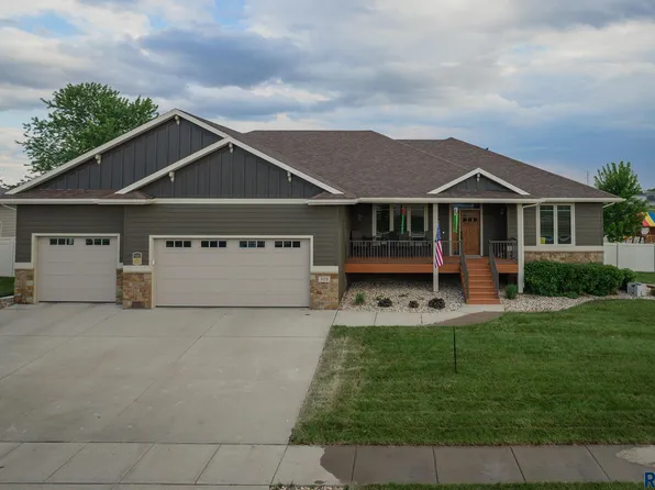 303 W Maple St, Harrisburg, SD 57032