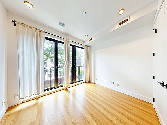 3rd image of 1202 Decatur St #302