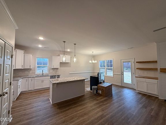 3rd image of 146 Yardley Dr