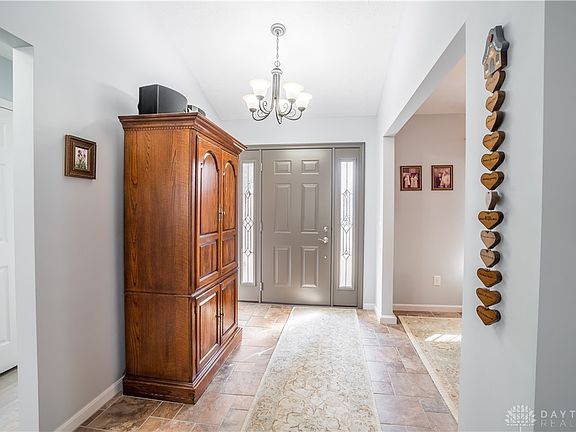2nd image of 101 Pleasant Chase Cir