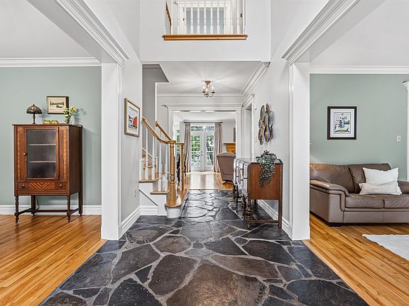 5th image of 105 Lakeshore Dr