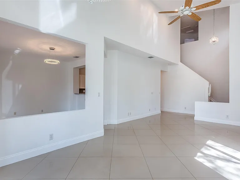 5704 NW 127th Ter — Photo 41