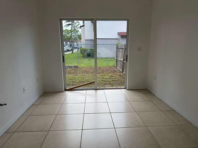 3842 SW 48th Ave — Photo 8
