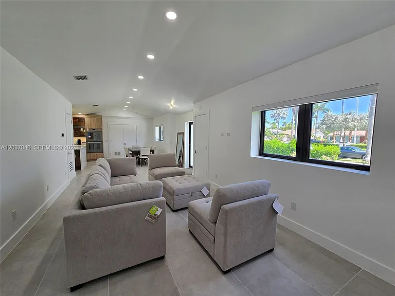1141 Hollywood Blvd — Photo 17