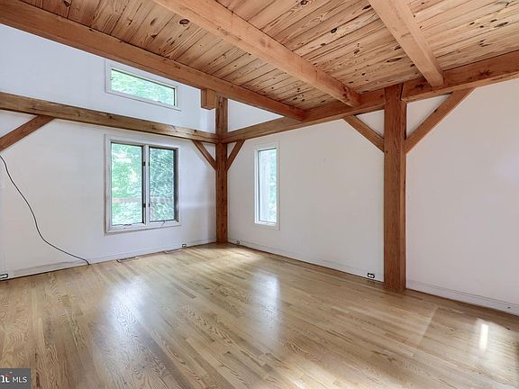 4th image of 355 Arbor Rd