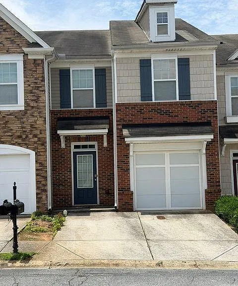 2068 Executive Dr — Photo 1