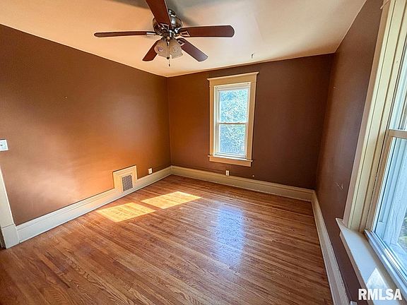 5th image of 1100 E Corrington Ave