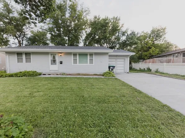 8621 Templeton Dr, Omaha, NE 68134