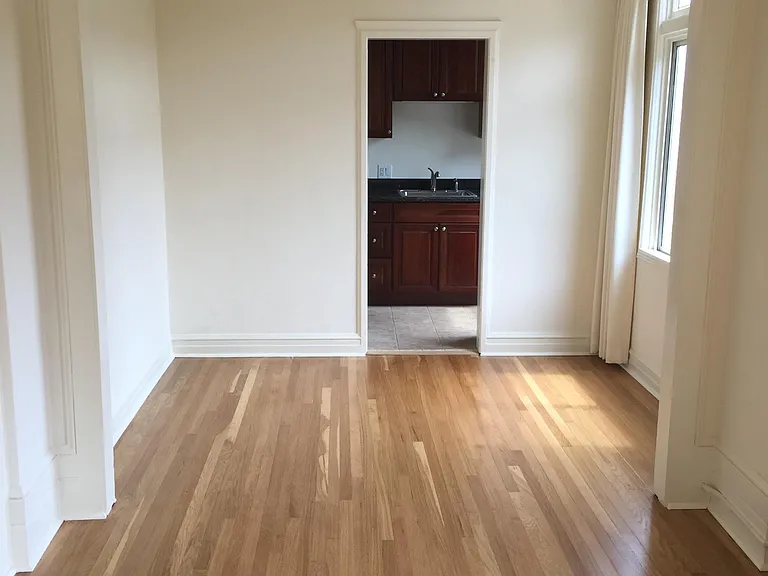 Crestview Apartments — Photo 41