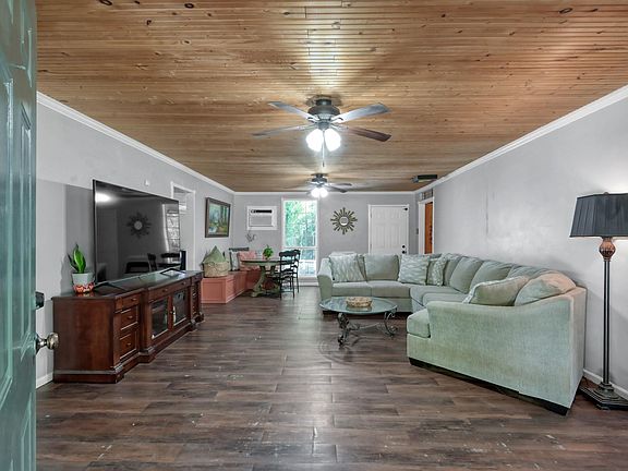 4th image of 263 Travis Ln