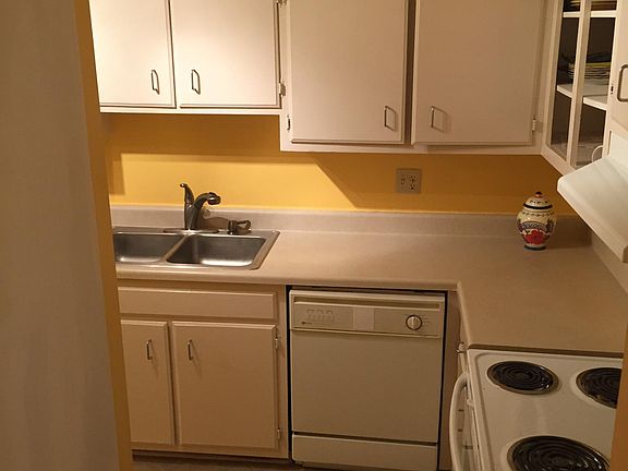 Another doorway to the kitchen