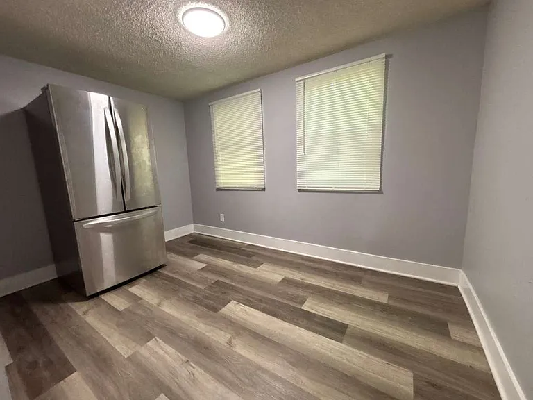 5708 Euclid Ave — Photo 11
