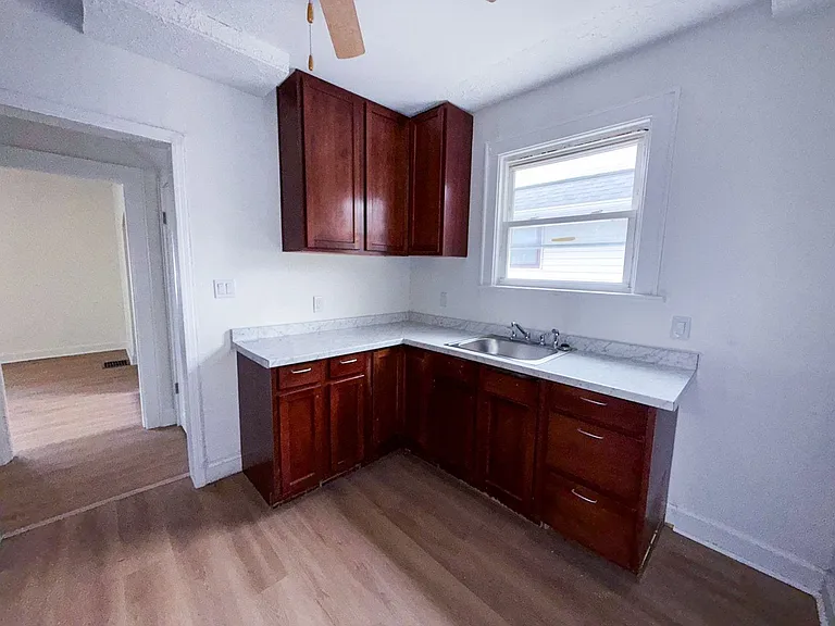 2143 Leonard Ave — Photo 5