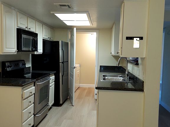 3rd image of 12071 Alta Carmel Ct