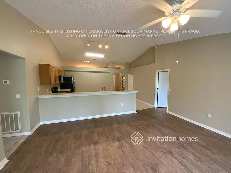 2759 Kingsdale Dr — Photo 3