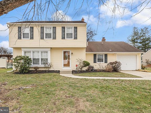 2nd image of 207 Farmington Rd