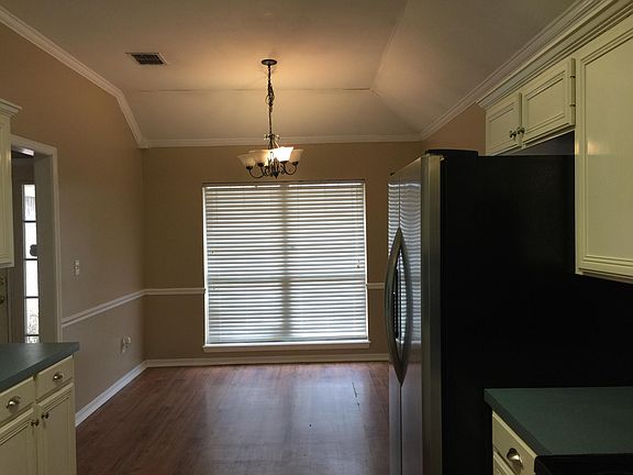 2nd image of 1412 Winchester Dr