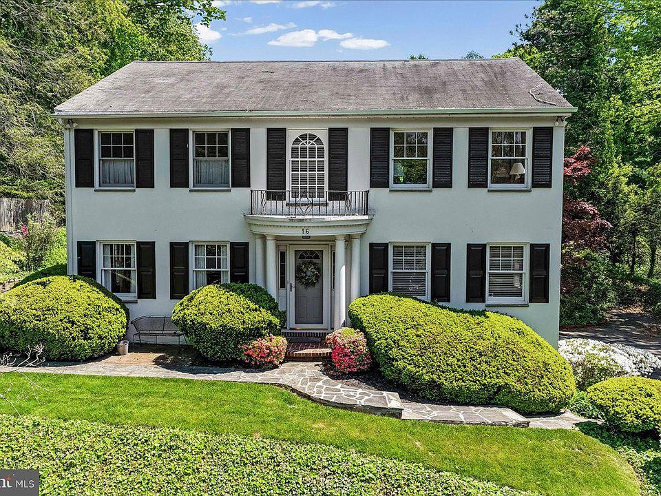 1st image of 16 Oak Knoll Dr