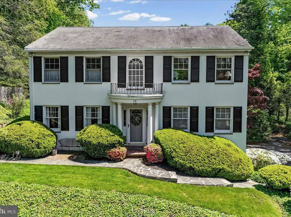 16 Oak Knoll Dr, Wallingford, PA 19086