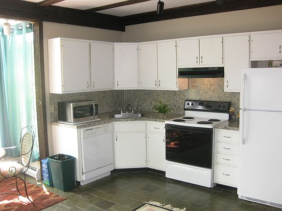 4th image of 690 Windwood Dr