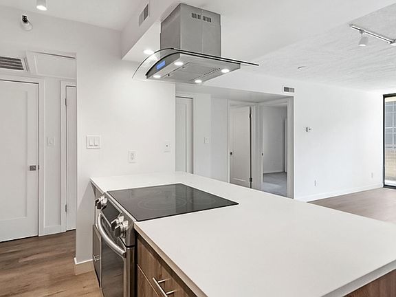 5th image of 230 E Broadway St APT 506