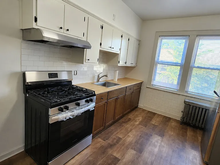 33 Netherwood Pl #22 — Photo 3