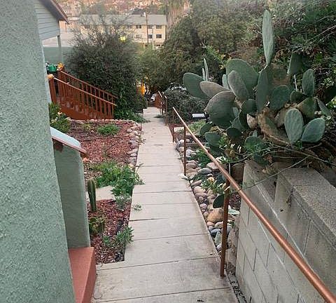 Walkway down to Florida Street