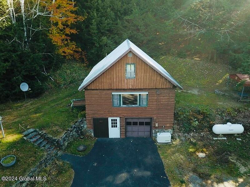 2nd image of 220 Fairy Lake Road