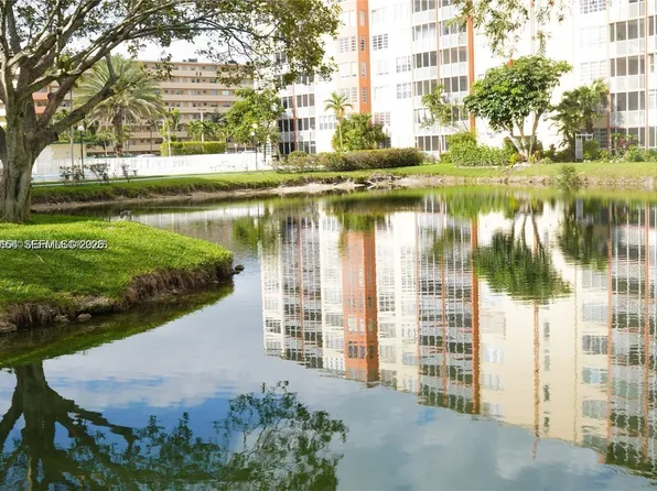 1780 191st St APT 204-2, Miami, FL 33179