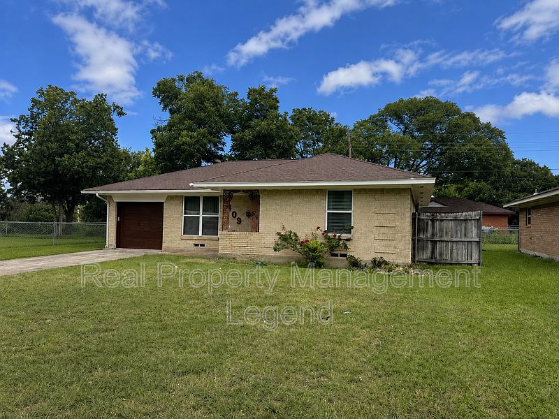 1st image of 409 La Salle Dr