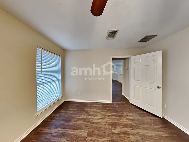 2219 Shady Pine Dr — Photo 9