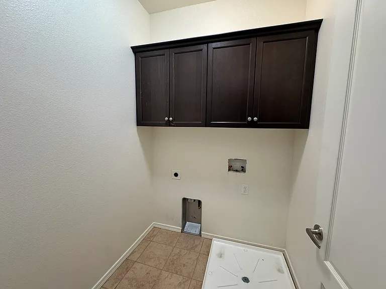 4060 Trenton Ave — Photo 8