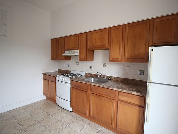 2nd image of 540 W Armitage Ave #3WUNIT-2W