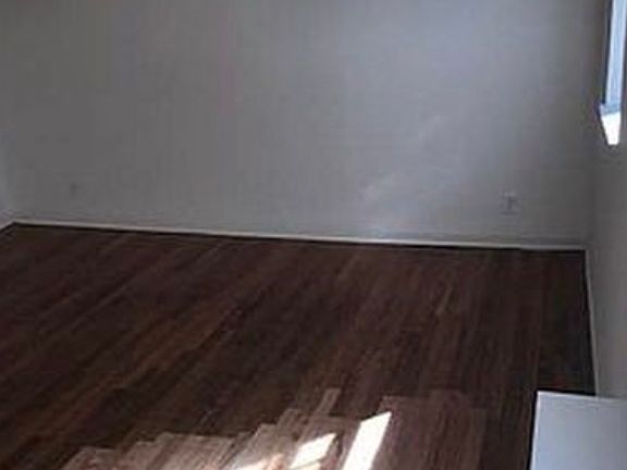 4th image of 77-32 Vleigh Pl #82F
