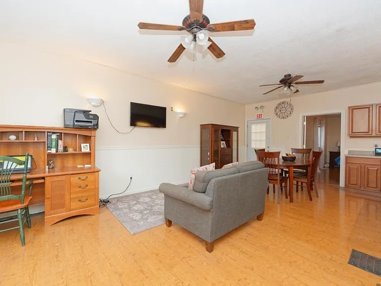 131 Main St #4 — Photo 1