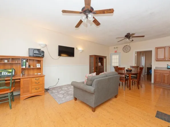 131 Main St #4, Ravena, NY 12143